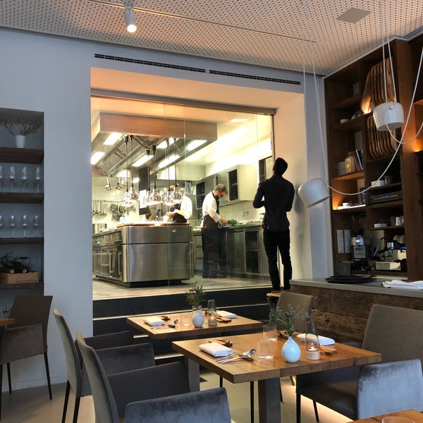Foto scattata a Restaurant einsunternull da marcus H. il 6/3/2019