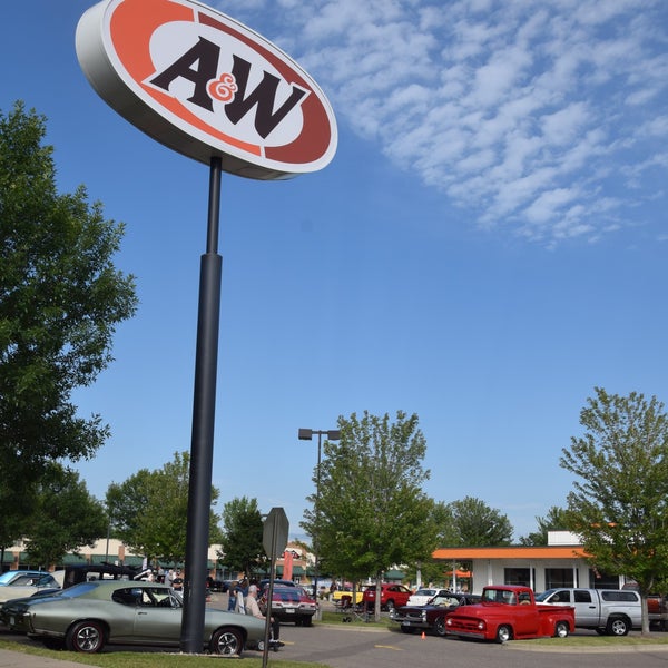 Photo taken at A&amp;W Inver Grove Heights by Les J. on 4/13/2019
