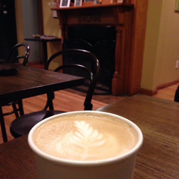 รูปภาพถ่ายที่ Cup Coffee Co. โดย Lise W. เมื่อ 1/19/2015