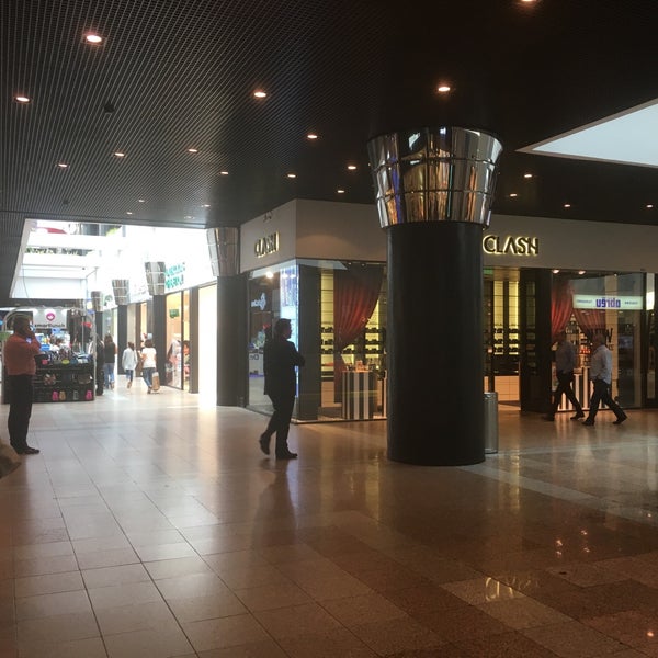 รูปภาพถ่ายที่ Amoreiras Shopping Center โดย Gülen C. เมื่อ 9/21/2017