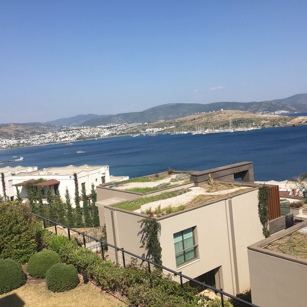 Foto diambil di Caresse A Luxury Collection Resort &amp; Spa oleh Gülen C. pada 4/20/2018