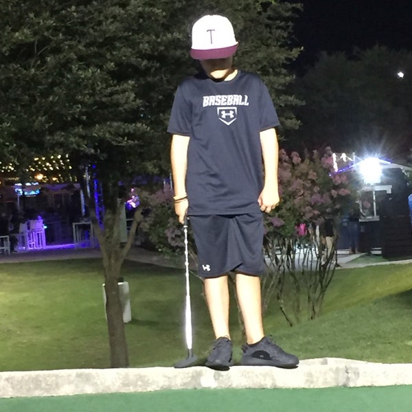 6/25/2017 tarihinde Farrah T.ziyaretçi tarafından Topgolf'de çekilen fotoğraf