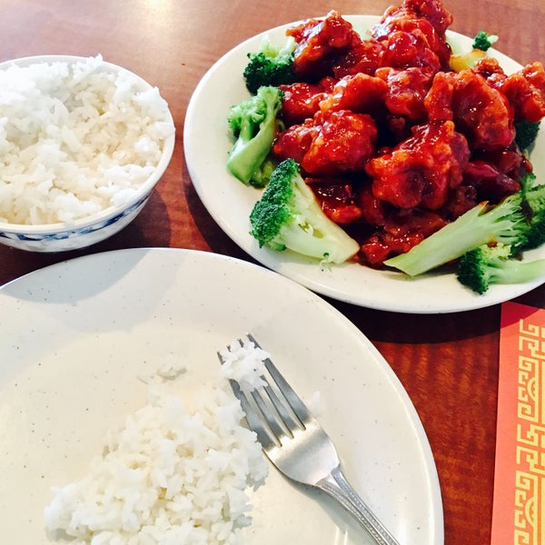 The orange chicken is fantastic! And the dishes are big here! As for the interior, nothing fancy, a very simple place to drop with a friend, but won't do for a romantic date. The prices are reasonable