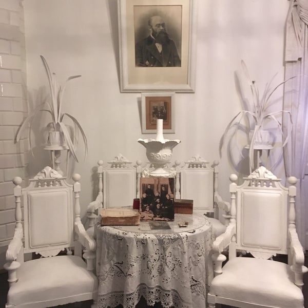 รูปภาพถ่ายที่ Літературно-меморіальний музей Булгакова / Bulgakov&#39;s Museum โดย Viktoria F. เมื่อ 10/6/2017