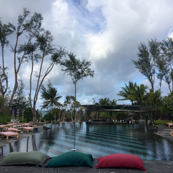 Foto tirada no(a) Baba Beach Club Phuket Luxury Hotel por Stephanie J. em 9/1/2018