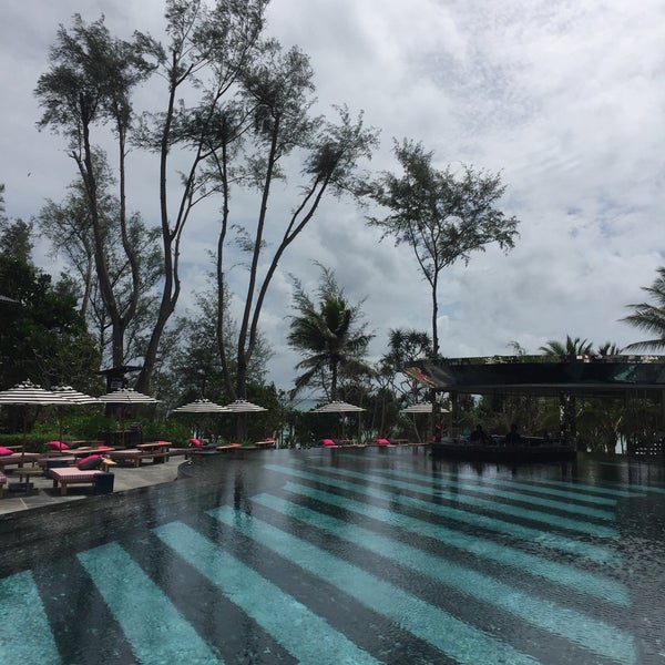 Foto tirada no(a) Baba Beach Club Phuket Luxury Hotel por Stephanie J. em 9/2/2018