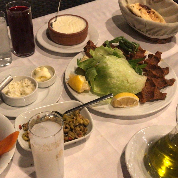 Снимок сделан в Şirnaz Ocakbaşı Restaurant пользователем Sdt✌🏻️✌🏻 10/2/2020