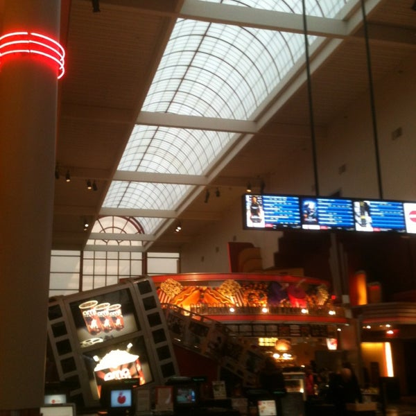 AMC Loews Woodridge 18 10000 Woodward Ave