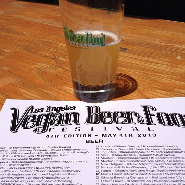 รูปภาพถ่ายที่ LA Vegan Beer &amp; Food Festival โดย Efren T. เมื่อ 5/4/2013