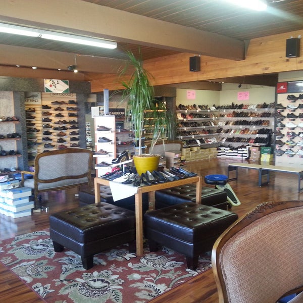shoe stores that sell wide shoes