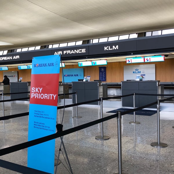 Korean Airlines Checkin Airport Ticket Counter in Dulles