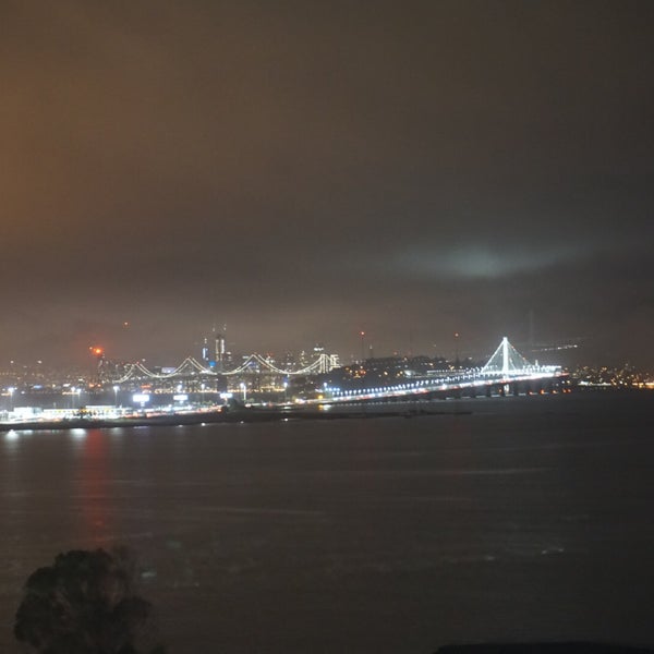Photo taken at Sonesta Emeryville - San Francisco Bay Bridge by Jonghyun C. on 1/9/2017