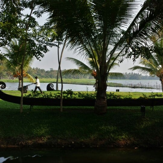 Foto tirada no(a) Kumarakom Lake Resort por Matthew S. em 3/30/2014