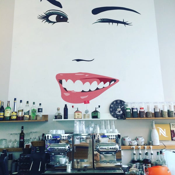 5/17/2016 tarihinde Monika P.ziyaretçi tarafından Art Café Mánes'de çekilen fotoğraf
