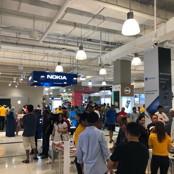 Sharaf dg дубай. Sharaf dg. Sharaf dg этаж. Safeer mall магазины. Магазин электроники в дубае.