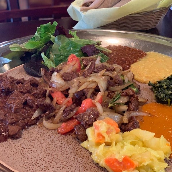 5/19/2019 tarihinde Tiffanyziyaretçi tarafından Walia Ethiopian Cuisine'de çekilen fotoğraf