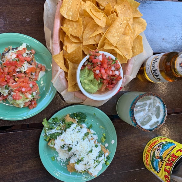 10/3/2019 tarihinde Tiffanyziyaretçi tarafından Uno Dos Tacos'de çekilen fotoğraf