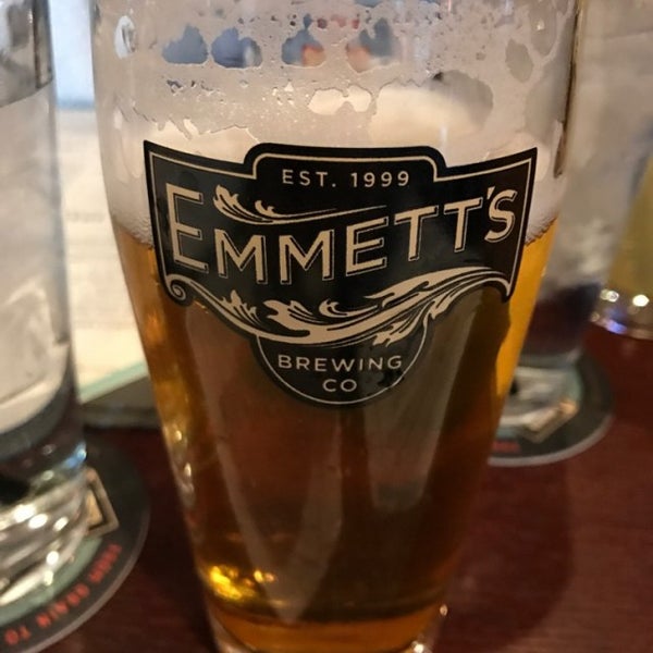 Photo prise au Emmett&#39;s Tavern &amp; Brewing Co. par Ryan S. le12/9/2016