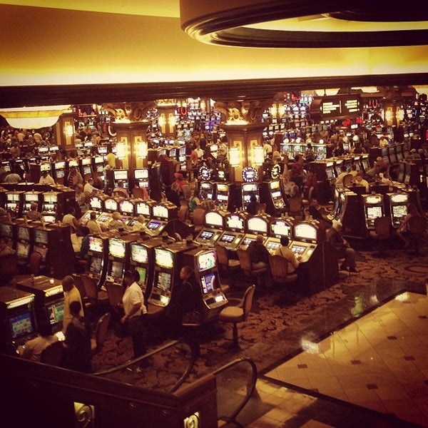 Photo taken at Horseshoe Hammond Casino by Ryan S. on 8/10/2013