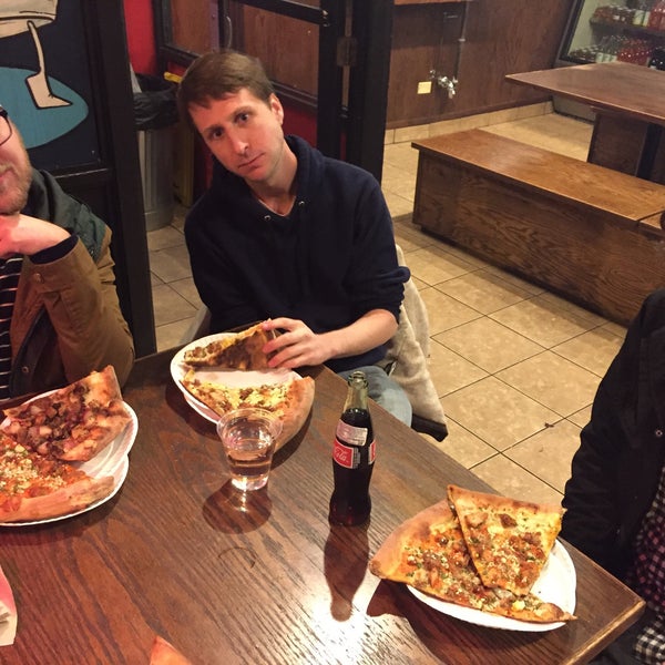 11/14/2016 tarihinde Sarah B.ziyaretçi tarafından Dimo&#39;s Pizza'de çekilen fotoğraf