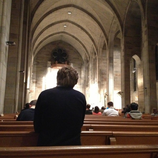 รูปภาพถ่ายที่ Cathedral of Christ the King โดย Josh M. เมื่อ 12/9/2013