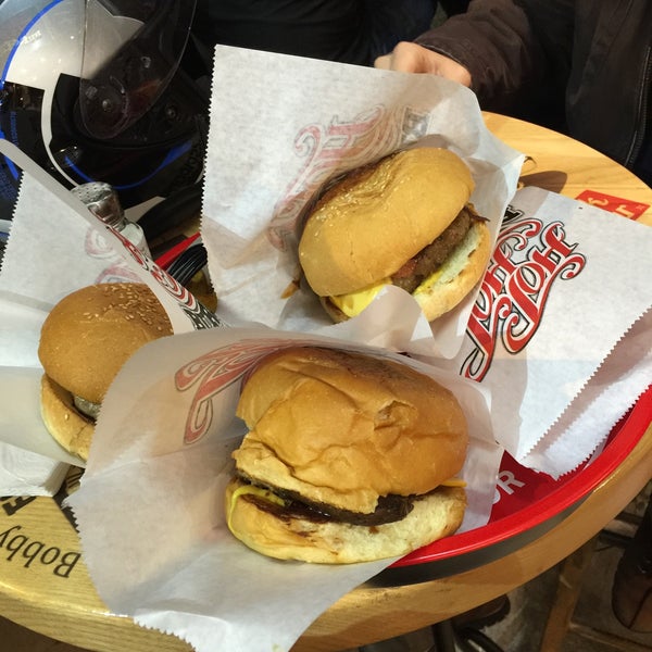 11/11/2015 tarihinde Aristotelis M.ziyaretçi tarafından Hot Hot Burger Bar'de çekilen fotoğraf