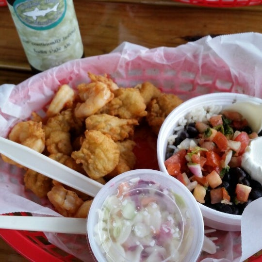 Live music. Outdoor seating. Fresh seafood. What's not to like. Oyster and shrimp combo is the best.