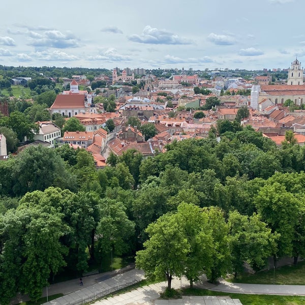 Foto diambil di Gedimino Pilies Bokštas | Gediminas’ Tower of the Upper Castle oleh Janis V. pada 6/18/2022