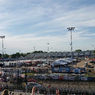 Foto diambil di Knoxville Raceway oleh Jeffrey B. pada 6/19/2021