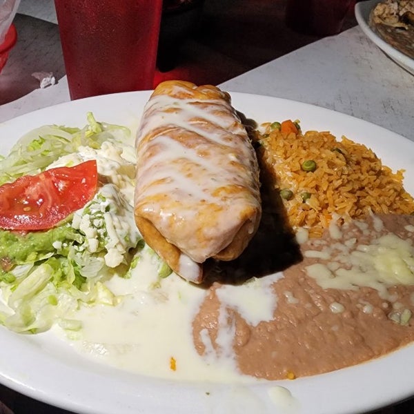 Снимок сделан в Old West Mexican Restaurant пользователем Jeffrey B. 7/28/2022
