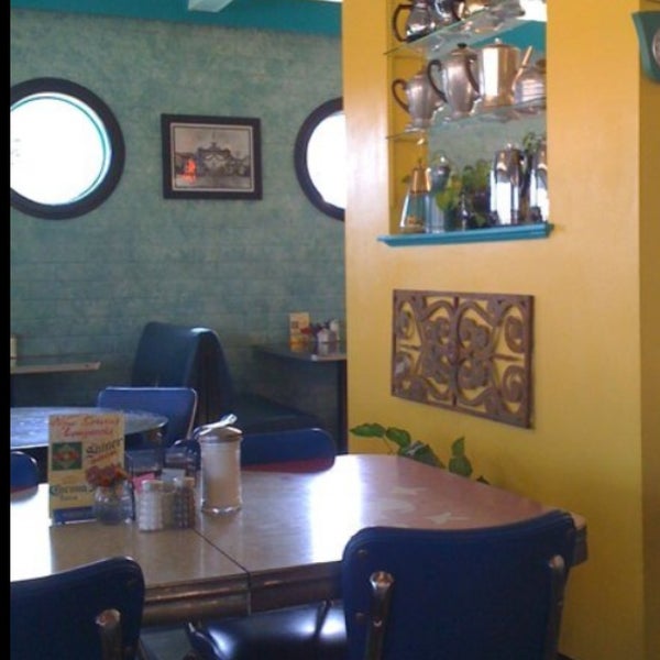 Foto tirada no(a) Austin Diner por Donna Brown @. em 6/15/2013