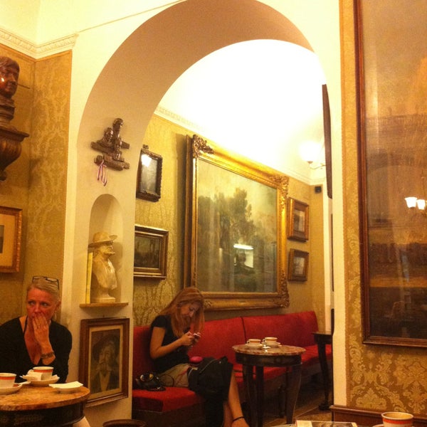 5/17/2013 tarihinde Jaione S.ziyaretçi tarafından Antico Caffè Greco'de çekilen fotoğraf