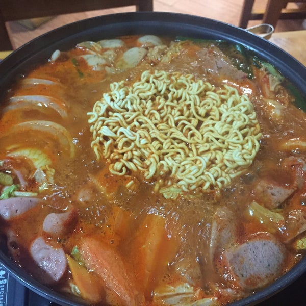 Foto diambil di Jjang Korean Noodle &amp; Grill oleh ndh☀️ pada 1/10/2016