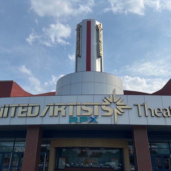 Regal UA Staten Island & RPX Movie Theater in Staten Island
