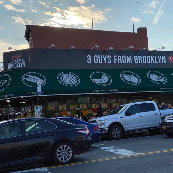 11/3/2020 tarihinde Hany Y.ziyaretçi tarafından Three Guys From Brooklyn'de çekilen fotoğraf