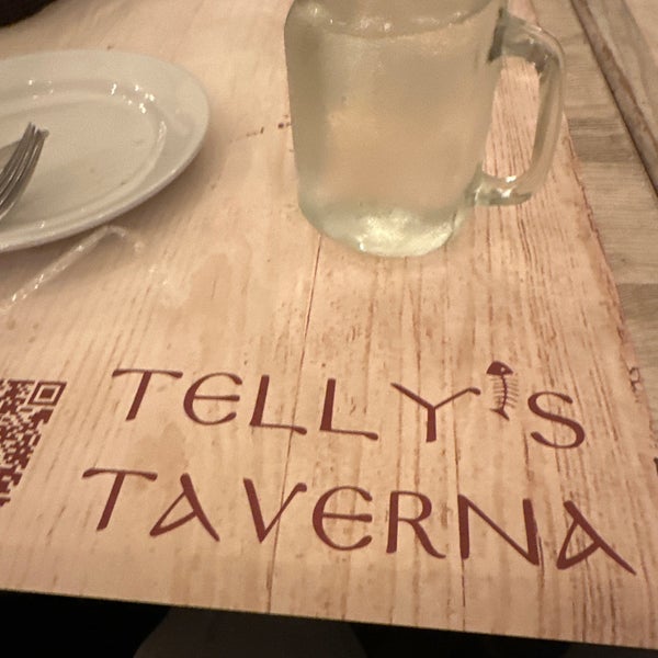 Photo taken at Telly&#39;s Taverna by Hany Y. on 10/8/2022