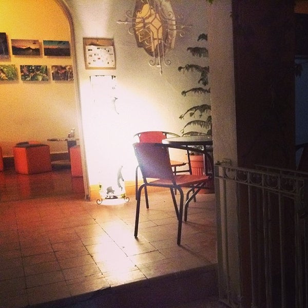 Das Foto wurde bei Ámbar Galería-Cinema-Café von LuisRojasMX am 5/17/2014 aufgenommen