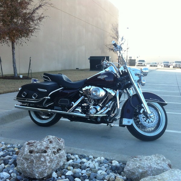 รูปภาพถ่ายที่ Maverick Harley-Davidson โดย Scott S. เมื่อ 1/5/2013