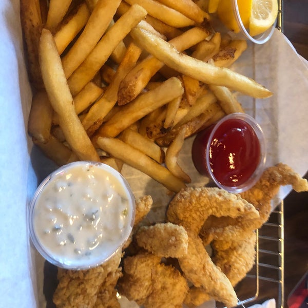 Cujo's Sports Bar & Grill 17 tips