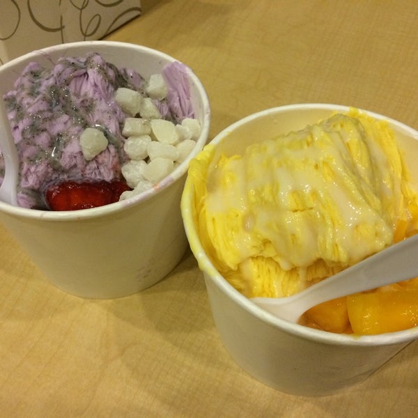 Photo taken at Sno-Zen Shaved Snow &amp; Dessert Cafe by Tiffany W. on 8/3/2014