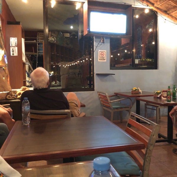 รูปภาพถ่ายที่ La Sirena Restaurant, Lounge and Sports Bar โดย Kary V. เมื่อ 1/22/2018