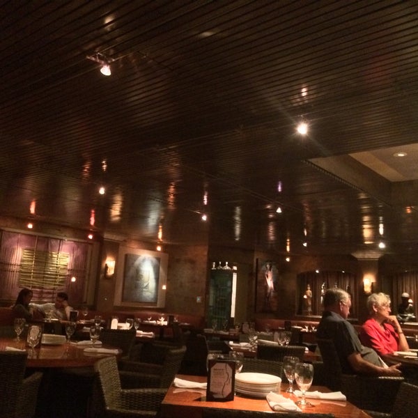 Das Foto wurde bei Roppongi Restaurant &amp; Sushi Bar von Warren L. am 7/16/2015 aufgenommen