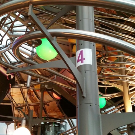 Foto scattata a Rollercoaster Restaurant Dresden da Cevino il 8/4/2014