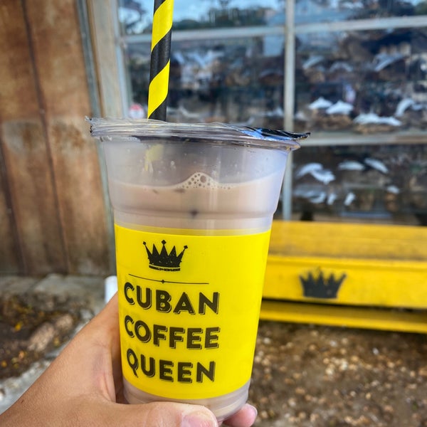 Снимок сделан в Cuban Coffee Queen пользователем Natalie L. 10/6/2022