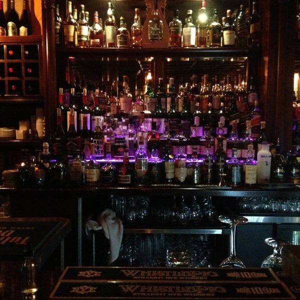 3/2/2013にLaura D.がThe Whiskey Room at Ri Raで撮った写真