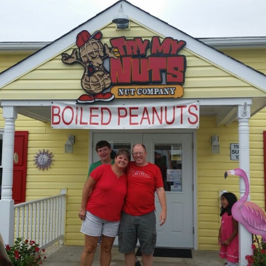 Photo taken at Try My Nuts Nut Company by Dan H. on 8/17/2014