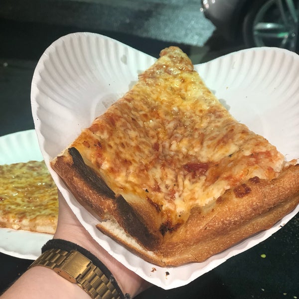 7/18/2018 tarihinde Justine R.ziyaretçi tarafından 2 Bros. Pizza'de çekilen fotoğraf