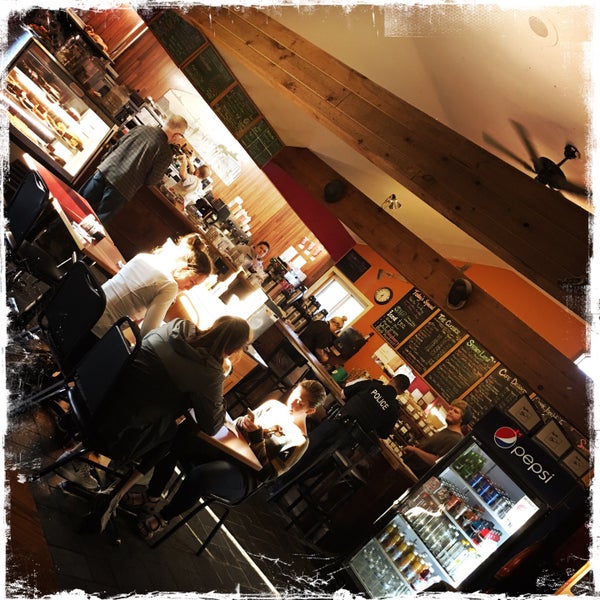 5/9/2016にCharles Thomas F.がProfessor Java&#39;s Coffee Sanctuaryで撮った写真