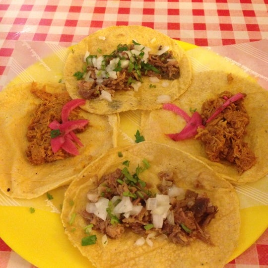 Photo taken at Tacos Chapultepec by Mery on 12/8/2012