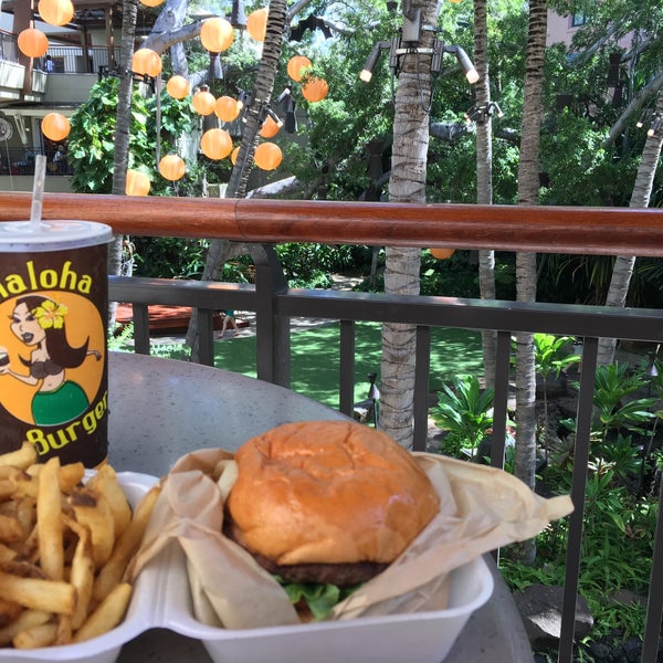 รูปภาพถ่ายที่ Mahaloha Burger โดย ysg เมื่อ 10/24/2017